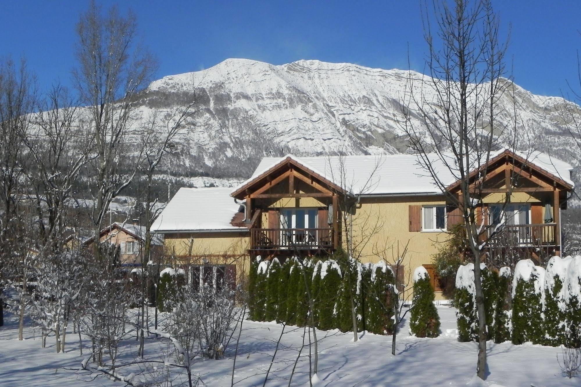 A La Petite Maison Гап Экстерьер фото